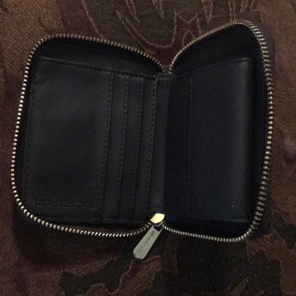 Micheal kors wallet - Picture 2 of 4